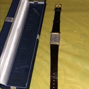 14k gold bezel. I ctw vs1 quality stones, G color.